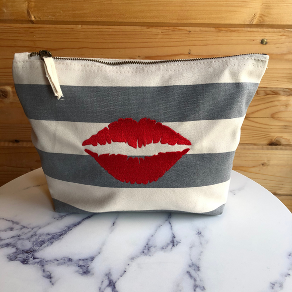 Red Lips Make-Up Bag